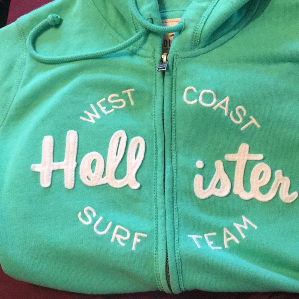 Hollister medium zip up jacket with hood - Picture 2 of 2